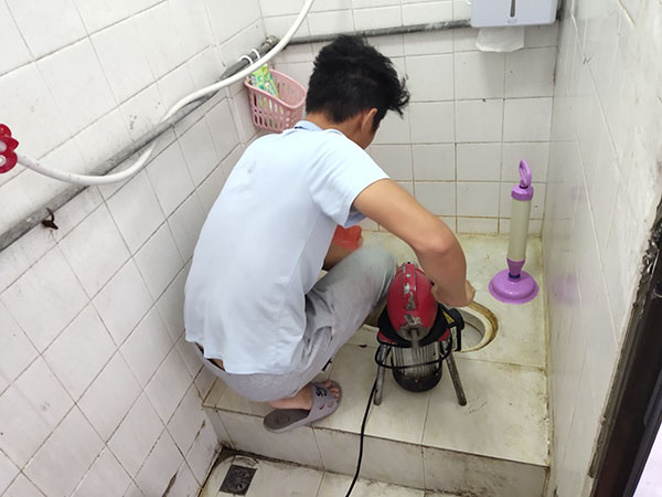 宝清肥皂掉到马桶里把马桶堵住了怎么办？马桶堵住了怎么办