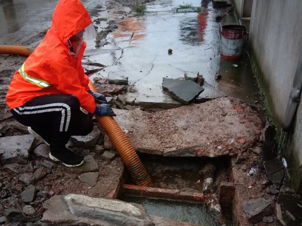 宝清专业清理污水池 炜誉市政以规范流程守护城市 “肠道”