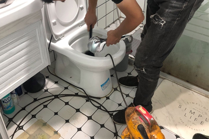 宝清马桶堵塞自己疏通还是找师傅?专业上门服务让你省时更省心